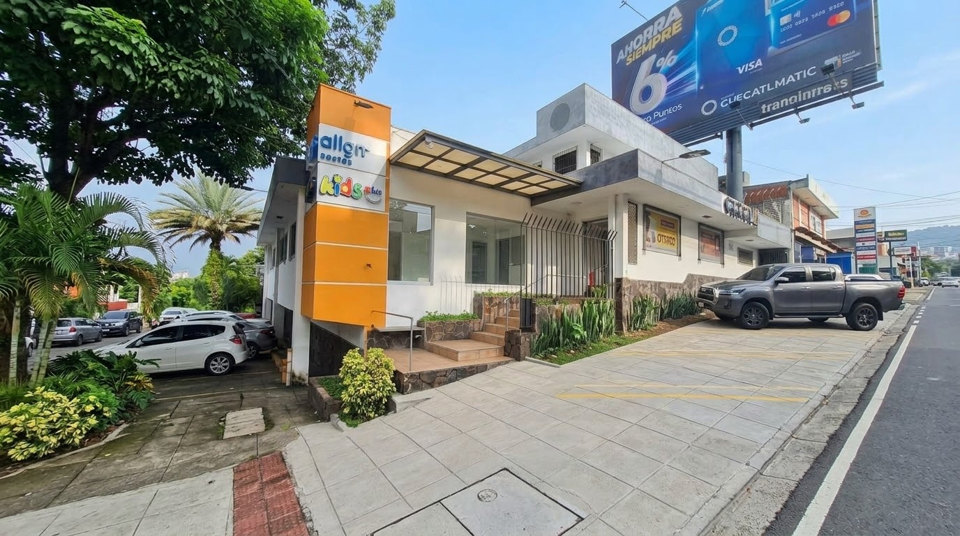 Just 200 meters from Redondel Masferrer, San Salvador