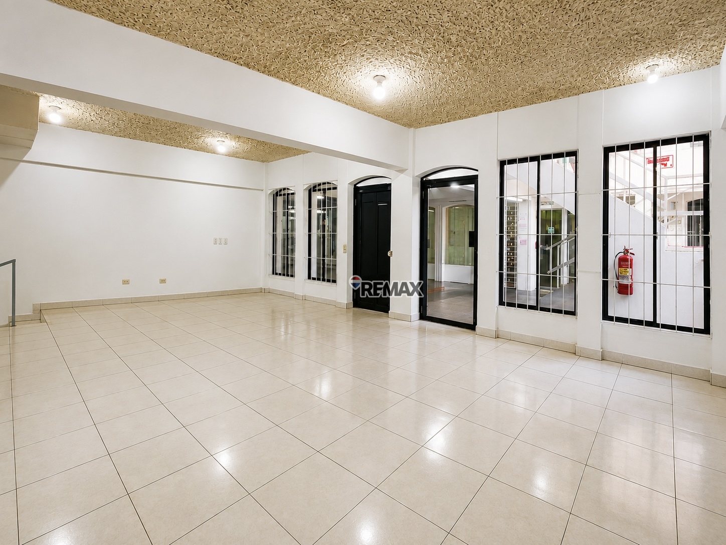 COMMERCIAL SPACE ON THE FIRST FLOOR IN THE HISTORIC CENTER