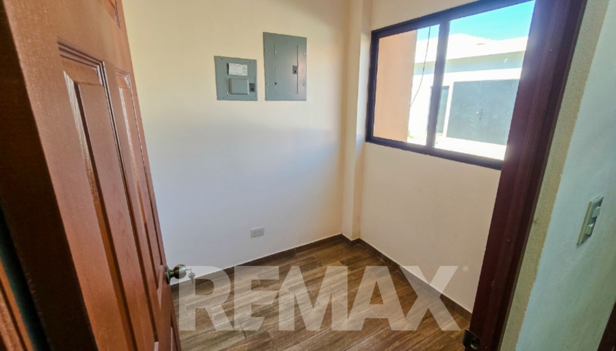 CASA EN VENTA RESIDENCIAL SINAI. ZONA PRIVADA. SANTA ANA