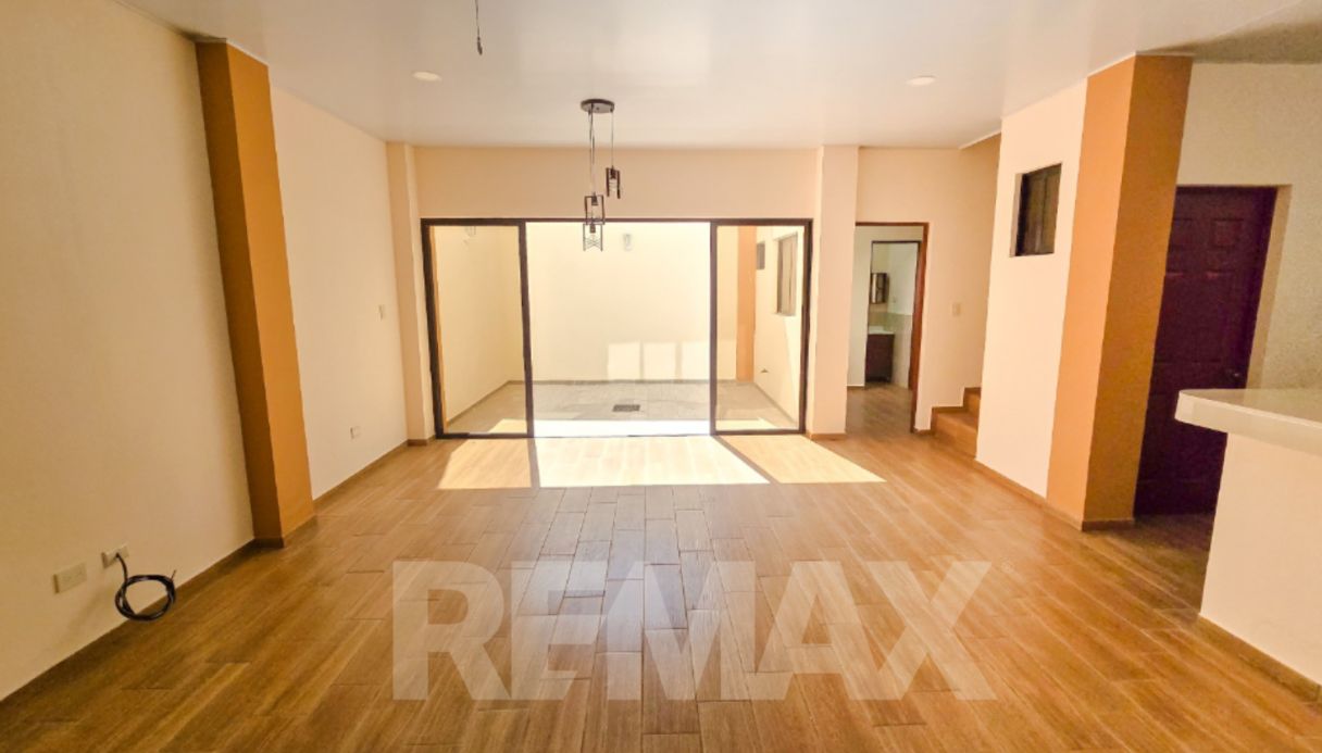 CASA EN VENTA RESIDENCIAL SINAI. ZONA PRIVADA. SANTA ANA