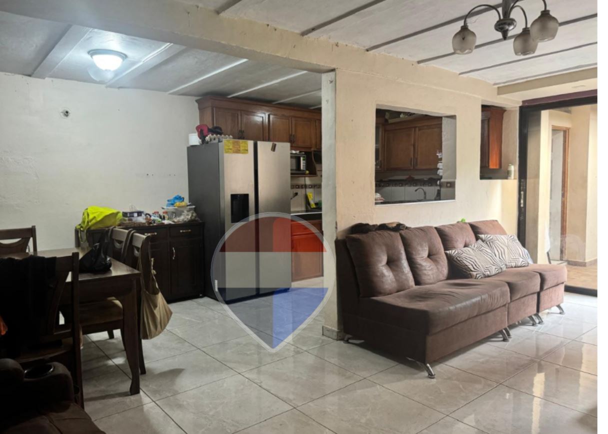 CASA EN VENTA!! COLONIA IVU, SANTA ANA