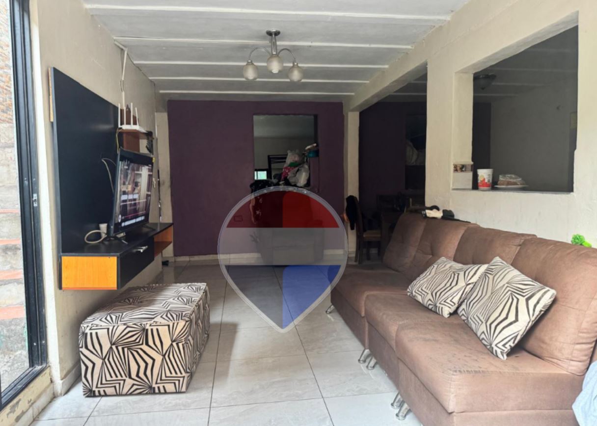 CASA EN VENTA!! COLONIA IVU, SANTA ANA