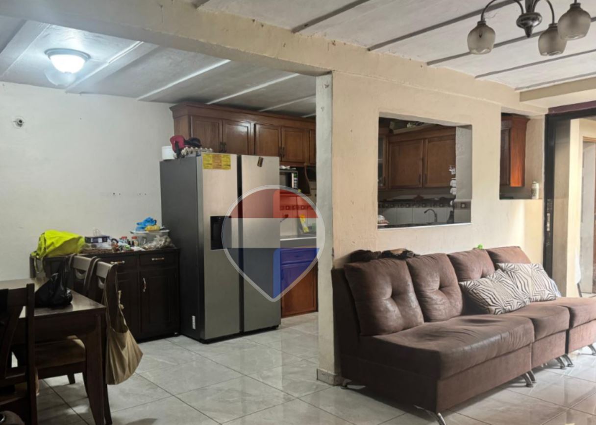 CASA EN VENTA!! COLONIA IVU, SANTA ANA