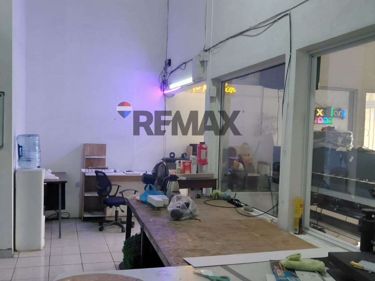 LOCAL COMERCIAL EN SANTA ANA EXCELENTE UBICACION