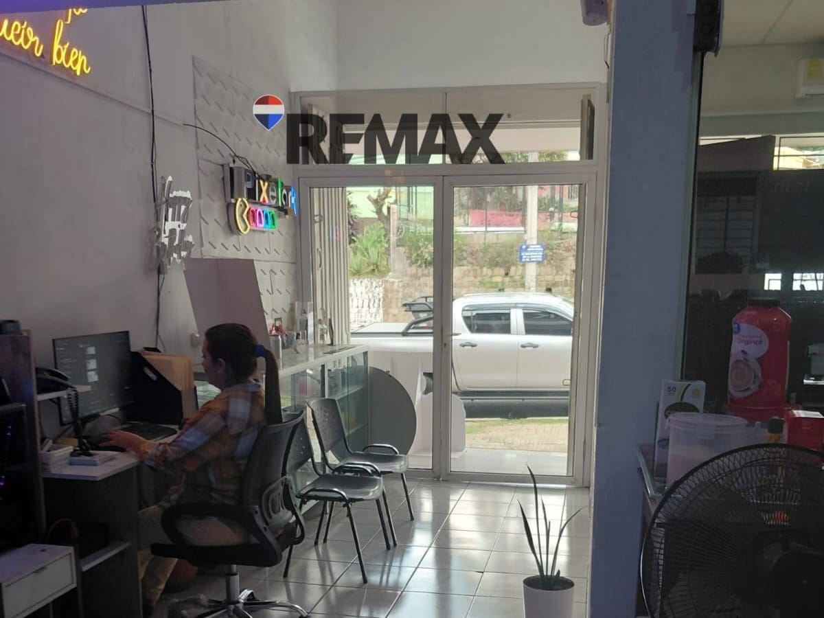 LOCAL COMERCIAL EN SANTA ANA EXCELENTE UBICACION
