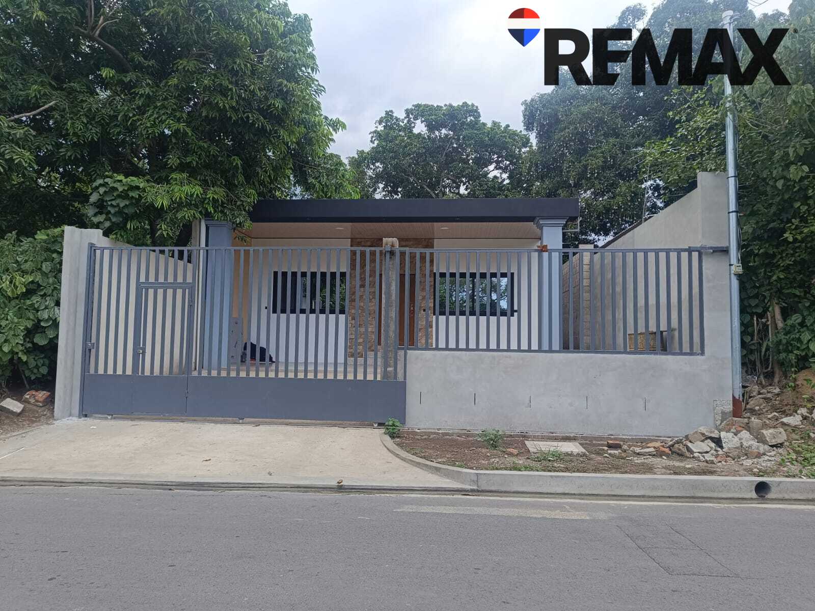 Hermosa y moderna casa familiar a estrenar, ubicada a tan solo 5 minutos de Metrocentro Lourdes Colon