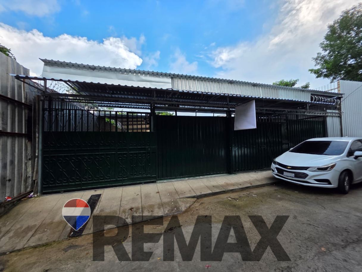 Casa comercial/habitacional en alquiler en Mejicanos