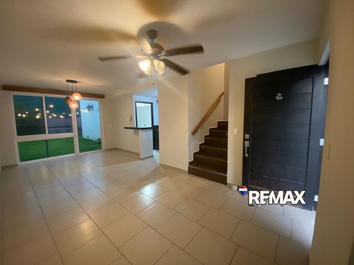 CASA EN ALQUILER – RESIDENCIAL VALLE DE LA ESCALÓN