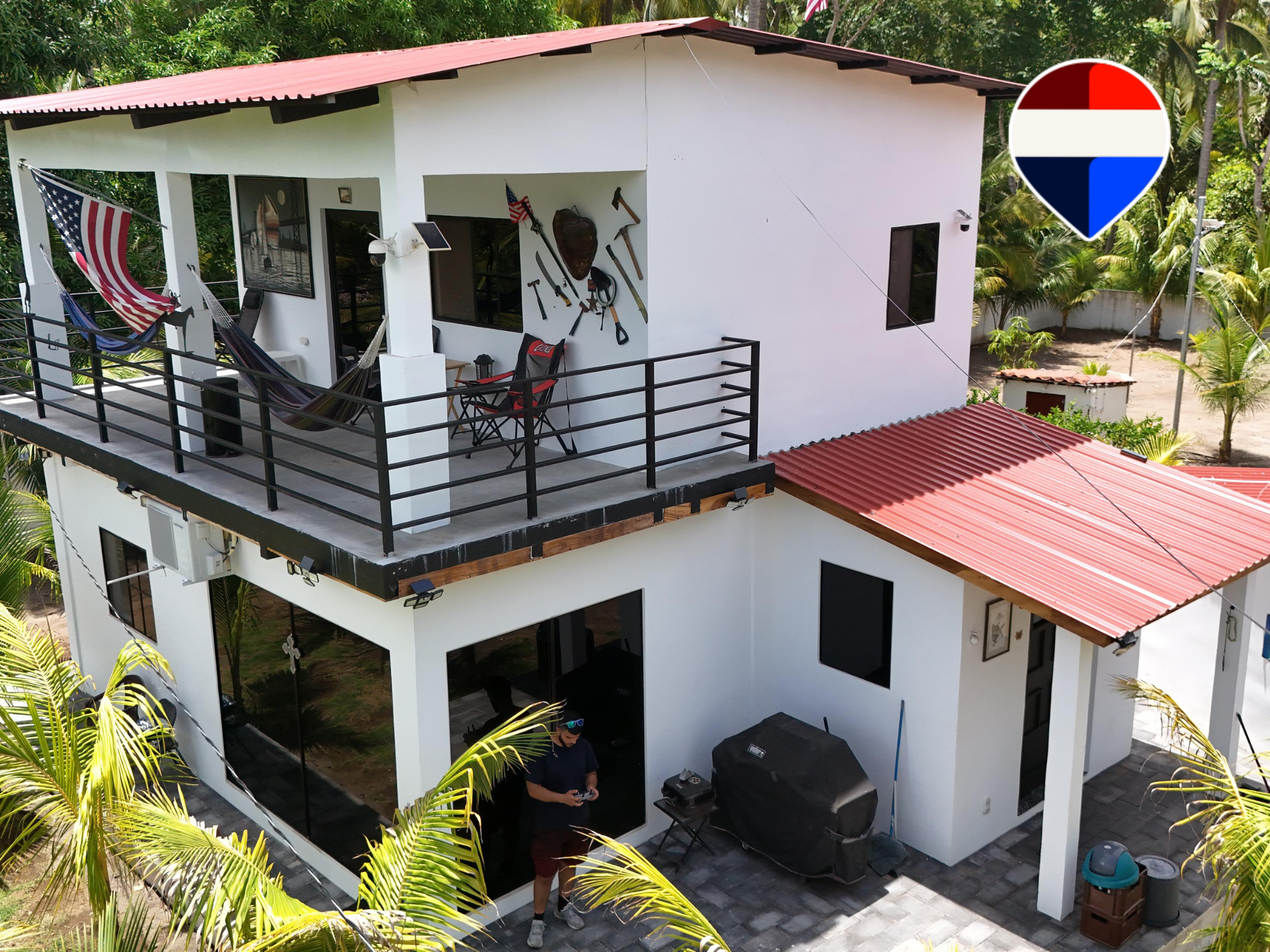 Beach House for Sale in Residencial Malibu with direct access to the ocean and the estuary.