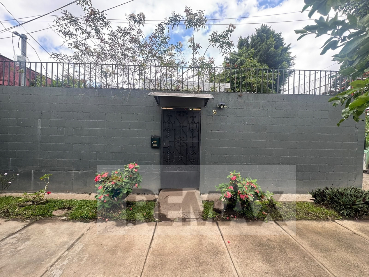 CASA EN VENTA - SANTA TECLA