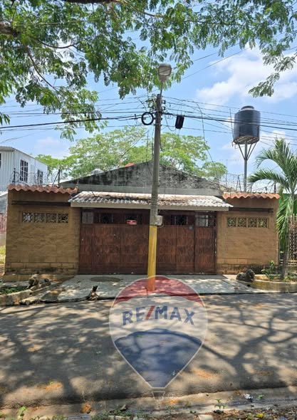 INVESTMENT OPPORTUNITY: 2-IN-1 HOUSE FOR SALE
