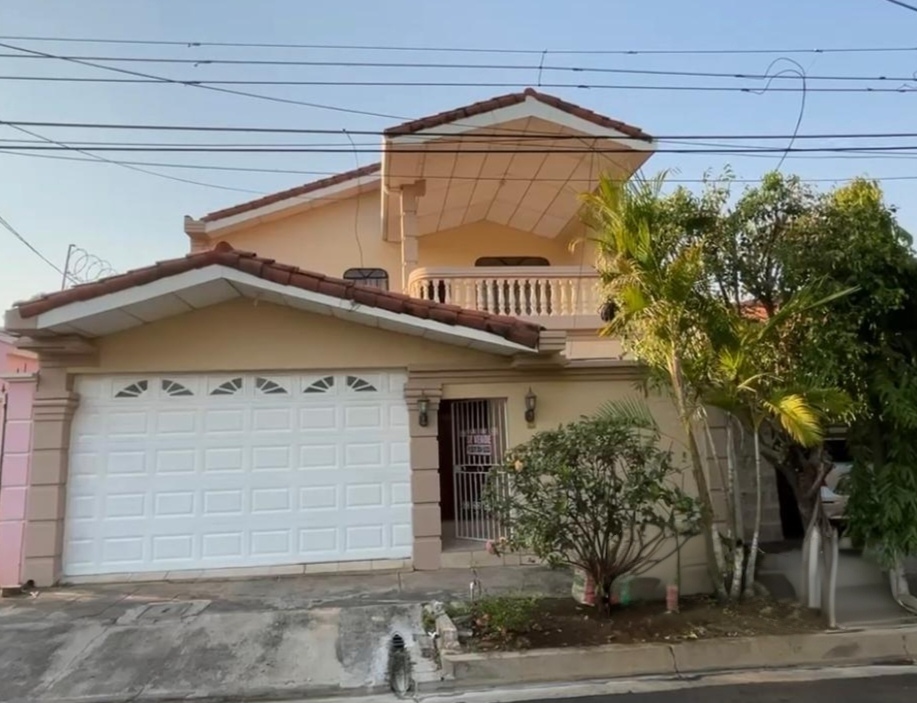 LUXURY FAMILY HOME IN RESIDENCIAL EL SITIO, ONE OF SAN MIGUEL'S FINEST RESIDENTIAL COMMUNITIES