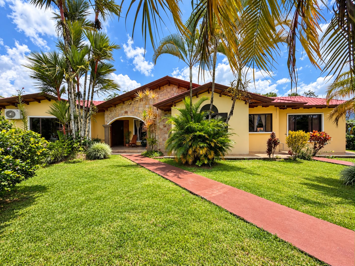 RE/MAX real estate, Costa Rica, Pérez Zeledón, Income-Producing Property in Lourdes, Pérez Zeledón, Costa Rica | 7,300 m² Estate